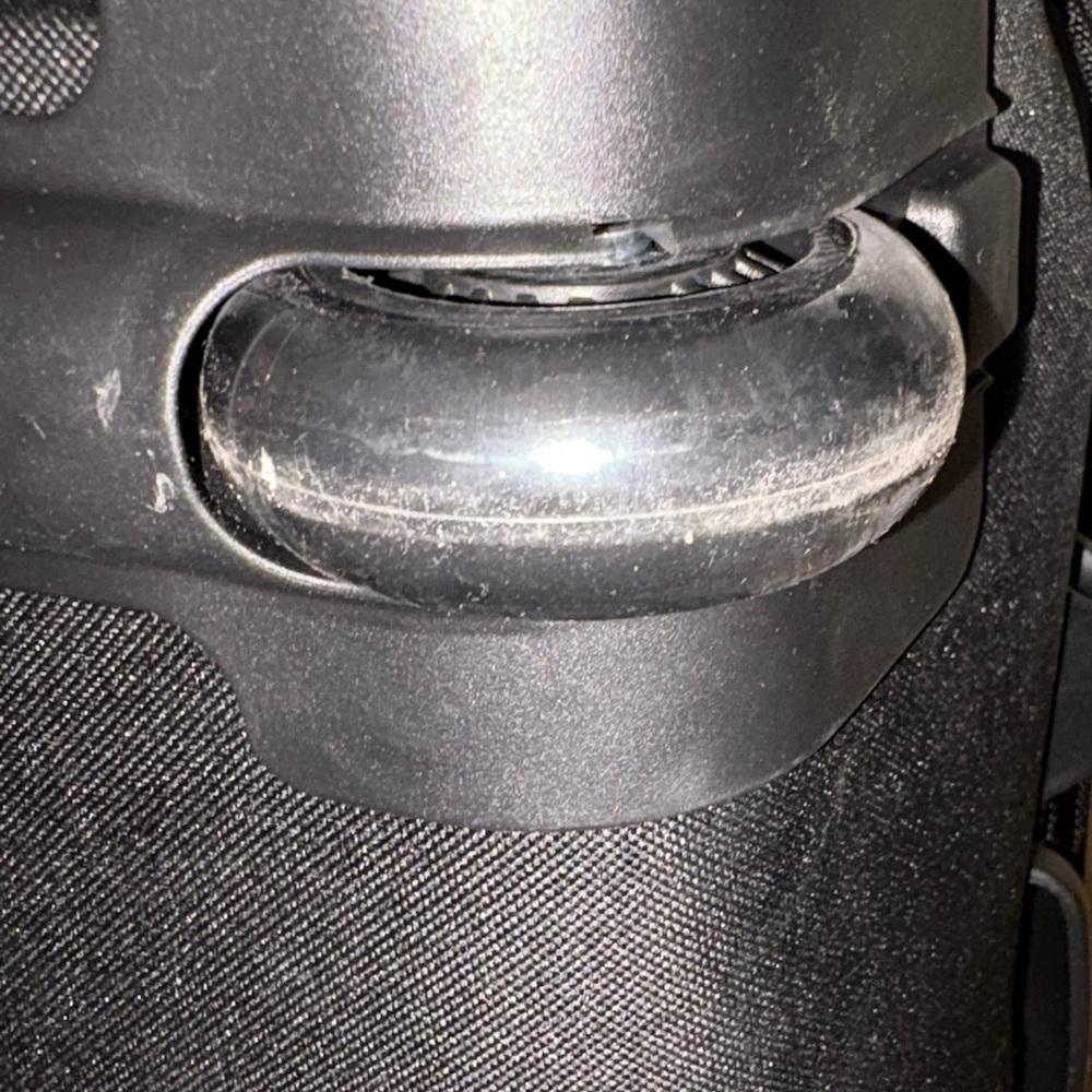 Solo NY Bryant rolling case; never used - Picture 9 of 9